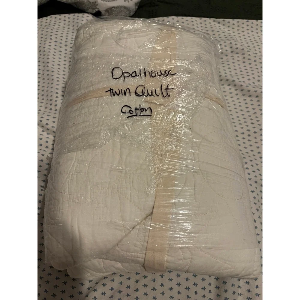 Opalhouse designed with Jungalow Early Rising Sun Quilt Cream Twin - new